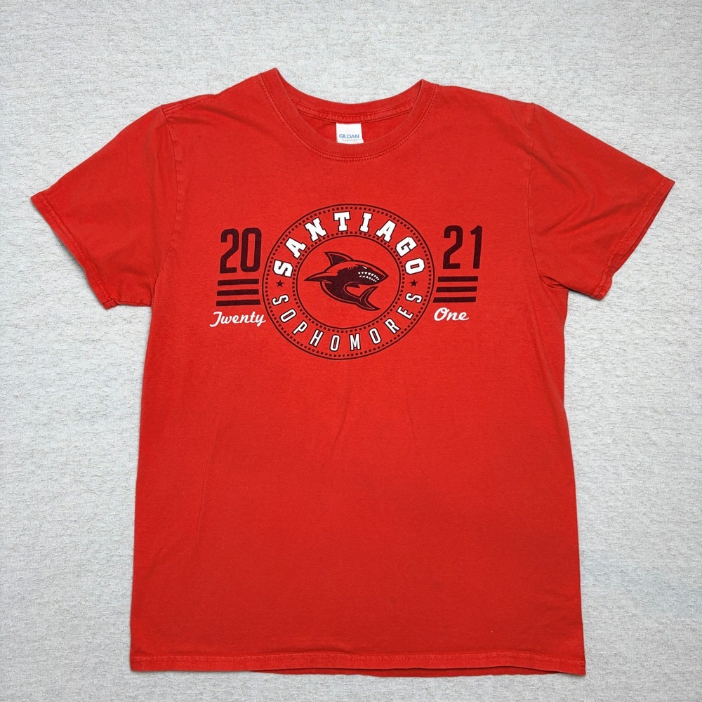 Gildan Mens T-Shirt Medium Red Santiago Sophomores 2021 Shark Graphic Tee Cotton